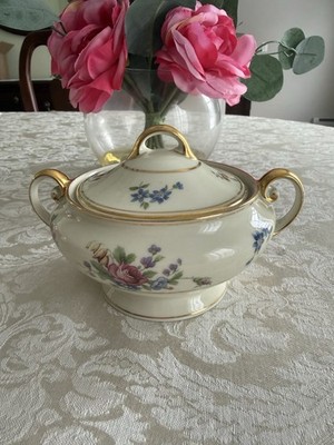 The Queen s Rose Covered Sugar Bowl Bavaria Tirschenreuth Tiny Flaw
