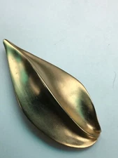 Vintage Large Simple but Classy Brushed Goldtone Ridged LEAF Pin Brooch – 1 and 