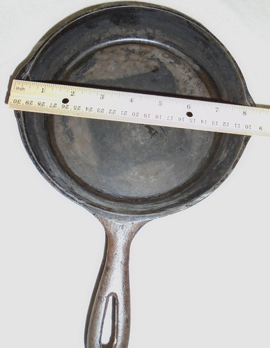 Vintage kleine Gusseisen Pfanne Eierpfanne 8" Durchmesser