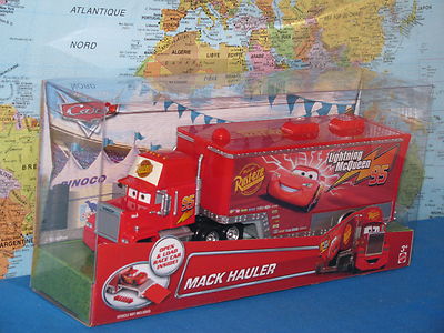 DISNEY PIXAR CARS MACK HAULER RUST-EZE LIGHTNING McQUEEN 95 **BRAND NEW & RARE**