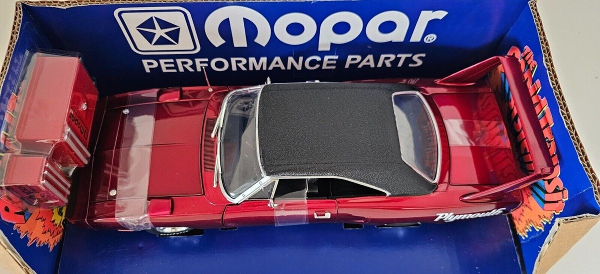 1/18 ( IB ) 1970 Plymouth Superbird , candy apple red , 1 of 500 , in the box , 1/18 ( IB ) 1970 Plymouth Superbird , candy apple red , 1 of 500 , in the box ,
