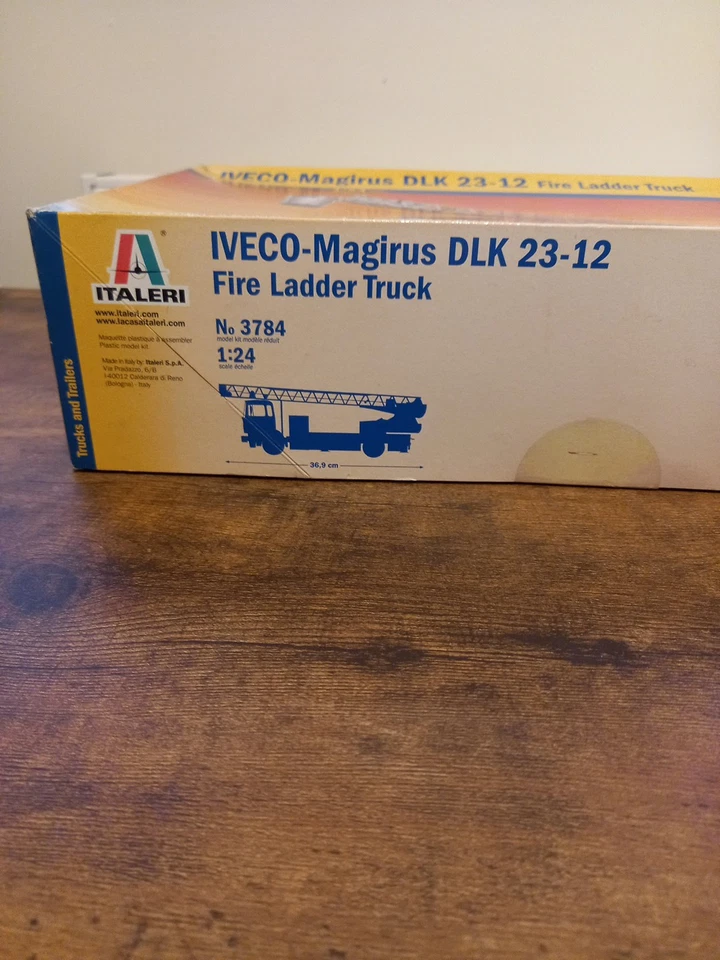 ITALERI No 3784 Iveco-Magirus DLK 24-12 Fire Ladder Truck Model Kit 1/24 - Image 4 of 4