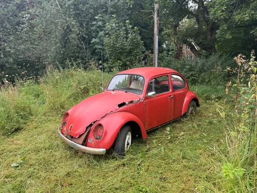 VW Volkswagen Beetle Project Car spare or repair barn find - Picture 1 of 8