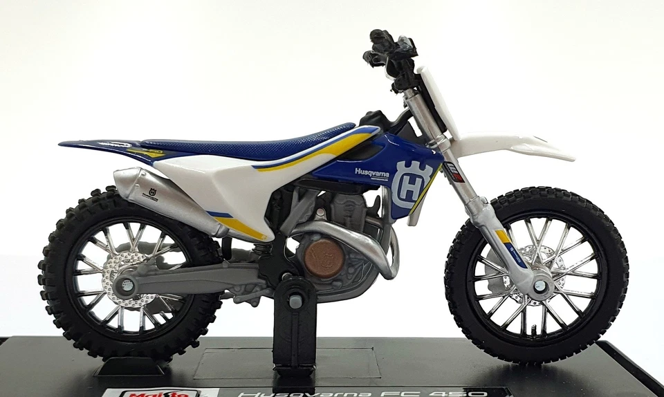 Maisto 1/18 Scale 39300 - Husqvarna Motorbike - White/Blue - Image 3 of 4