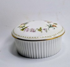 Wedgewood MIRABELLE, Ribbed Trinket Pot With Lid.
