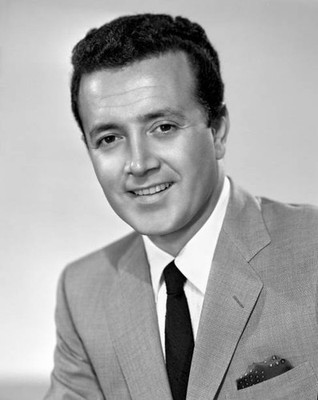 singer Vic Damone He hosts the TV music variety program The Vi- Old Photo 2