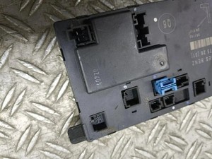 MERCEDES-BENZ E W211 Türsteuergerät vorne links 2118207526 2.20 Petrol 35323857