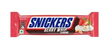 Snickers Berry Whip Chocolate Bar   Strawberry Cream Snickers Candy (India)