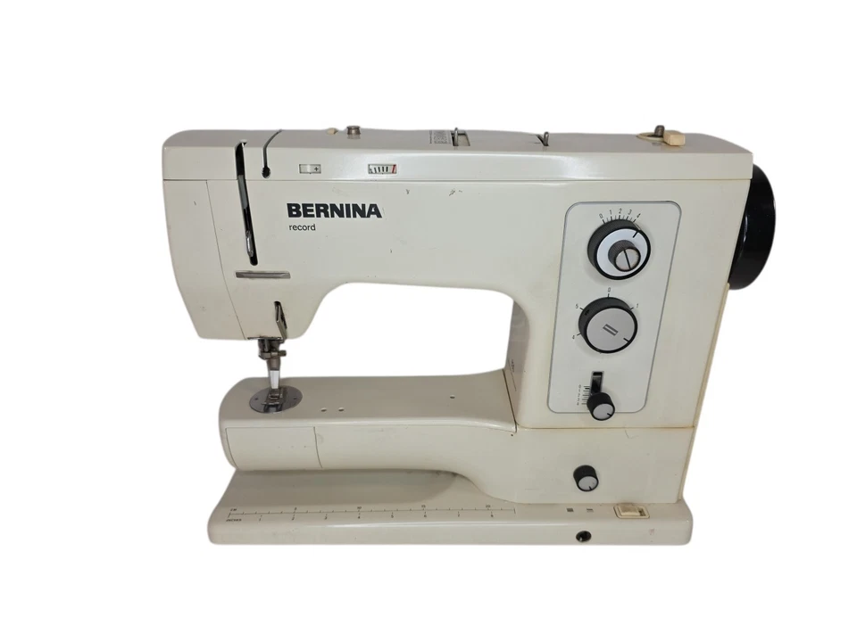 Máquina de coser Bernina 830 con estuche rígido, mesa de extensión y pedal *LEER* Foto 4 de 4