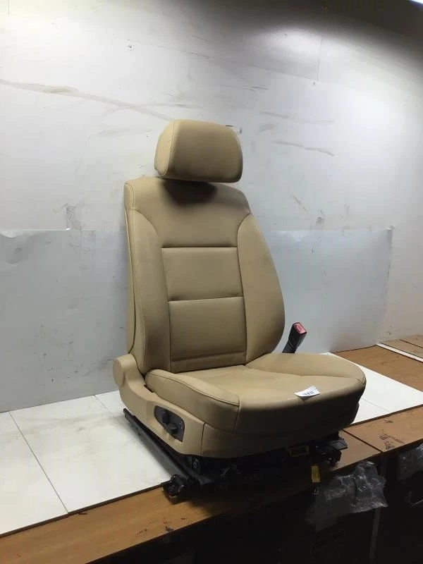 BMW 535XI 2008 asiento del pasajero delantero derecho cuero con reposacabezas y hebilla OEM+ Foto 3 de 4
