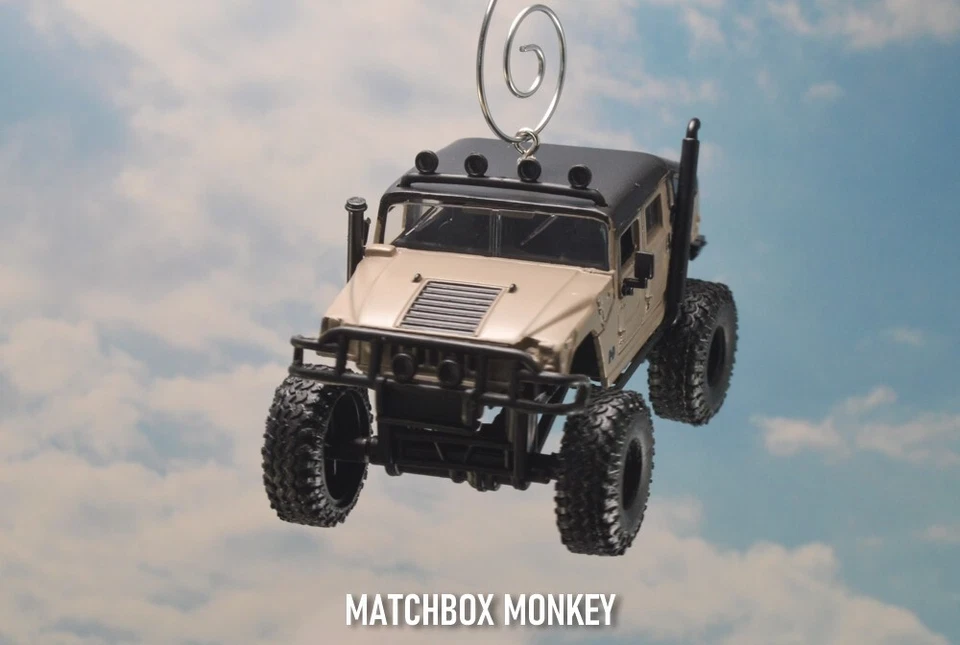 Camión SUV 4x4 Hummer H1 2006 1/64 adorno navideño personalizado emblema SUT H1, H2 Foto 3 de 4