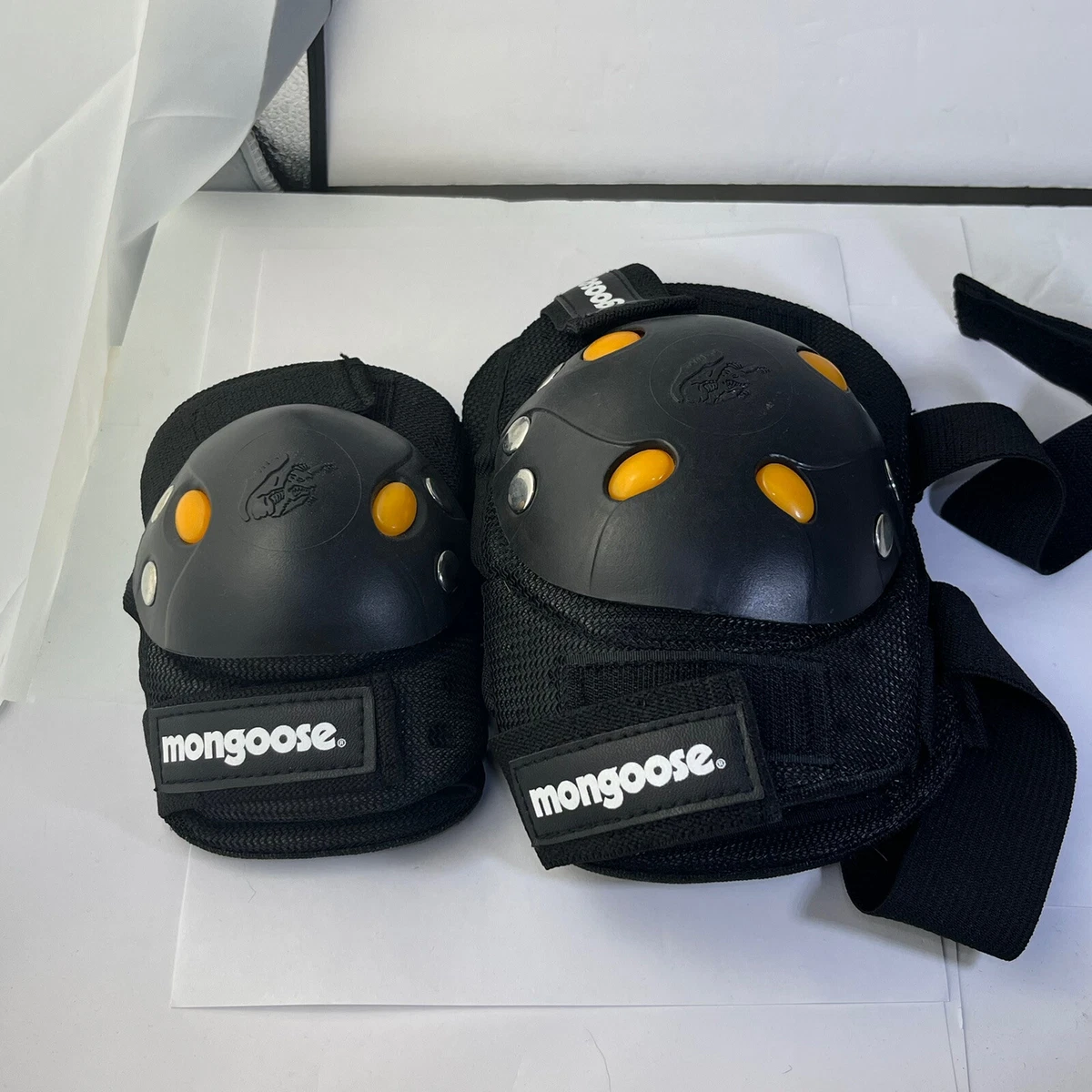 Mongoose knee store pads