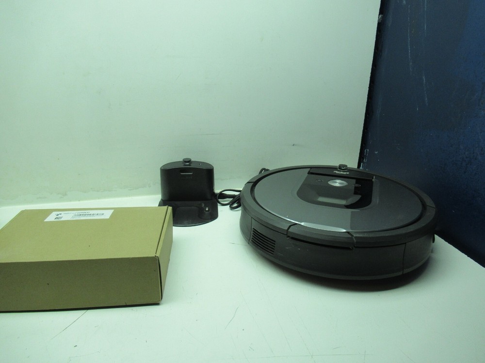 iRobot Roomba Robotic Vacuum with Charger & Accessories Kit  