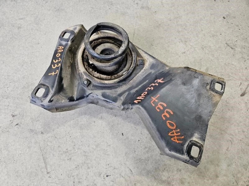 94 Jaguar XJS 4.0L Automatic Transmission Crossmember Support Mount - Image 2 of 4