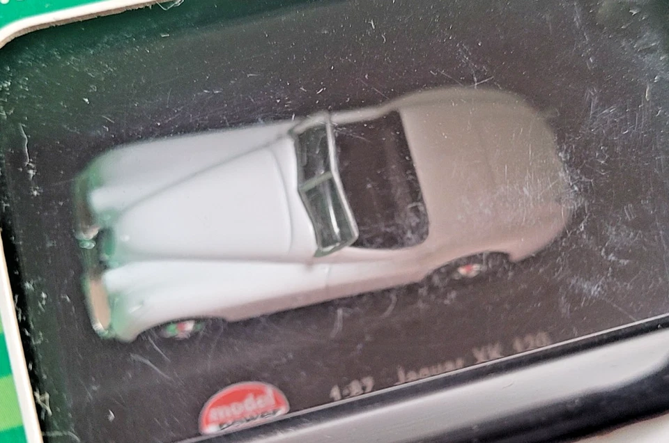 Model Power Minis Item # 19466  Jaguar XK 120 1948 White 1:87 - Image 3 of 4