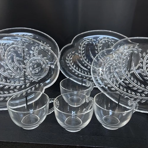VINTAGE FEDERAL GLASS HOSPITALITY SNACK LUNCHEON 4 PLATES & 4 CUP SET W/orig Box