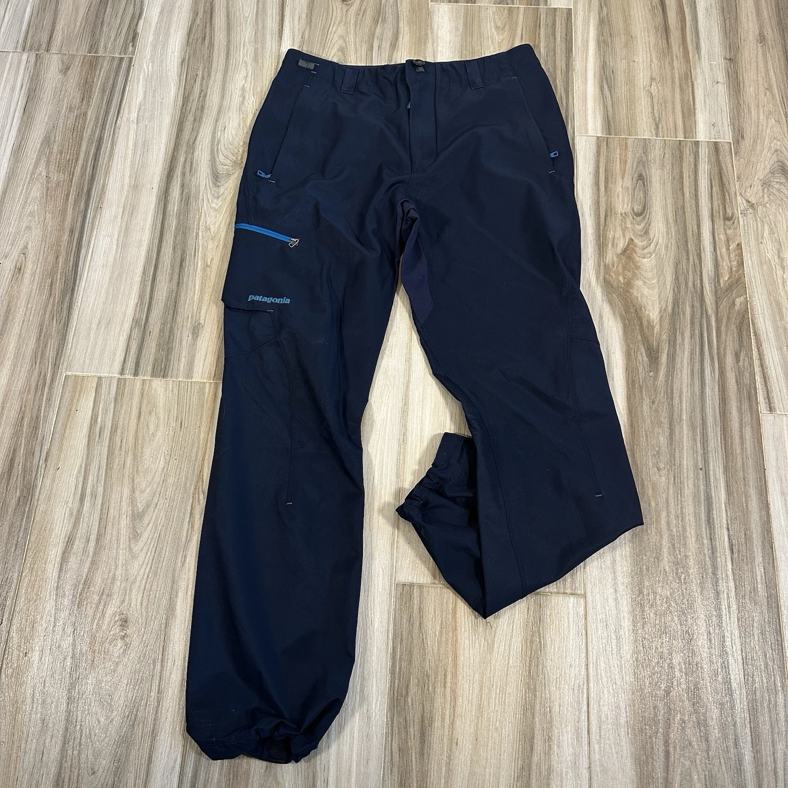 VTG Patagonia Pants Jogger Simul Softshell Size 32 Hiking Hike Navy Blue Outdoor
Opens in a new wind