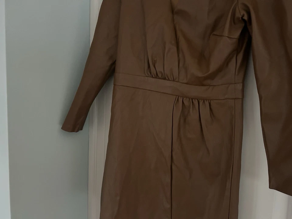 $226 Lucy Paris 女式棕色人造皮革长袖 V 领迷你连衣裙 S 码 — 第 4/4 张图片