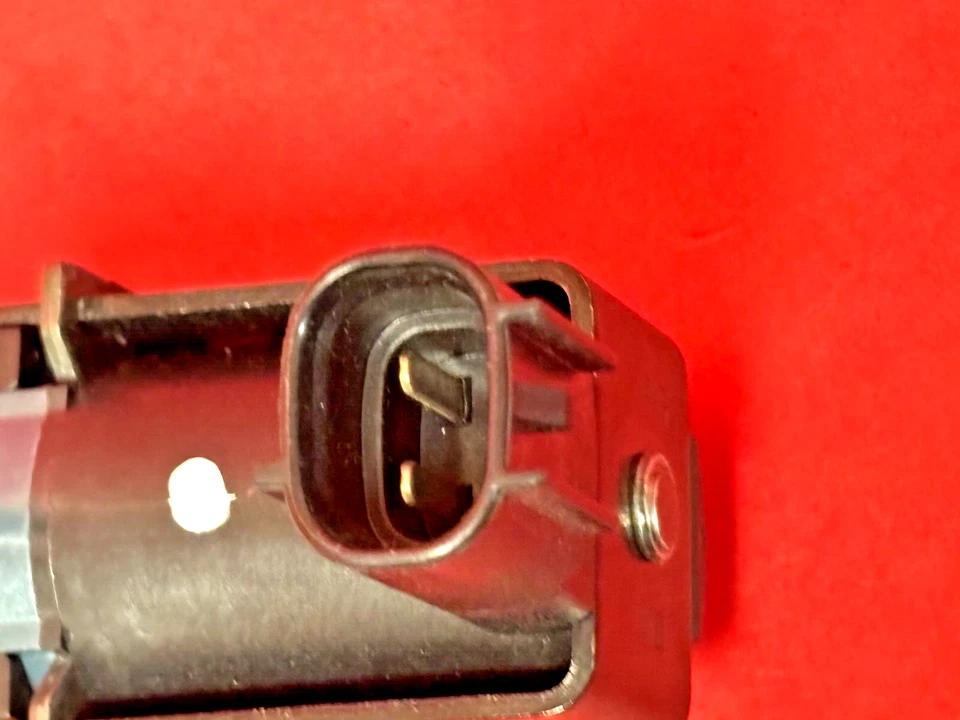 Solenoide de purga de bote de vapor CP716 para Toyota Tacoma Rav4 4Runner Isuzu Foto 2 de 4