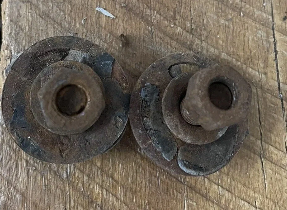 1963-1968 Ford Galaxie 500 XL parafusos de suporte de para-choque dianteiro arruelas anti-grangido fabricante de equipamento original - Imagem 2 de 2