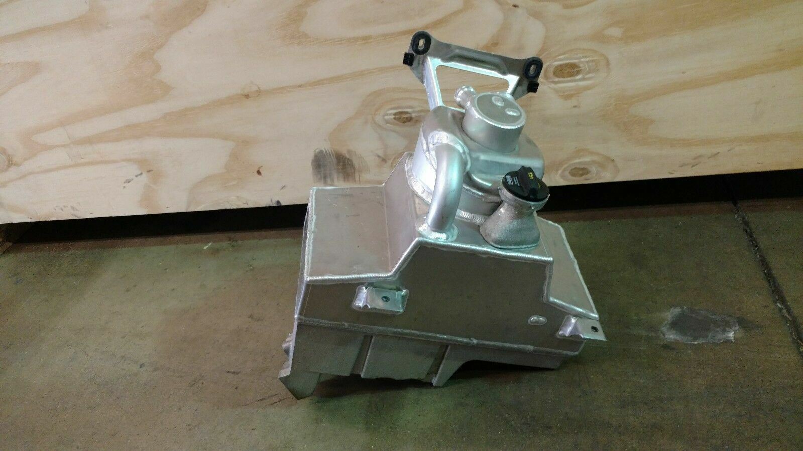 LAMBORGHINI HURACAN OIL RESERVOIR SUMP TANK OEM 4S0115373A