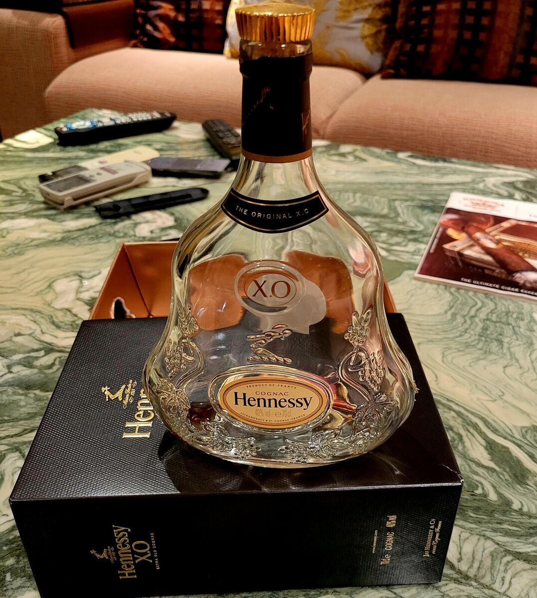 HENNESSY The ORIGINAL XO Extra Old Cognac (empty bottle HENNESSY The ORIGINAL XO Extra Old Cognac (empty bottle