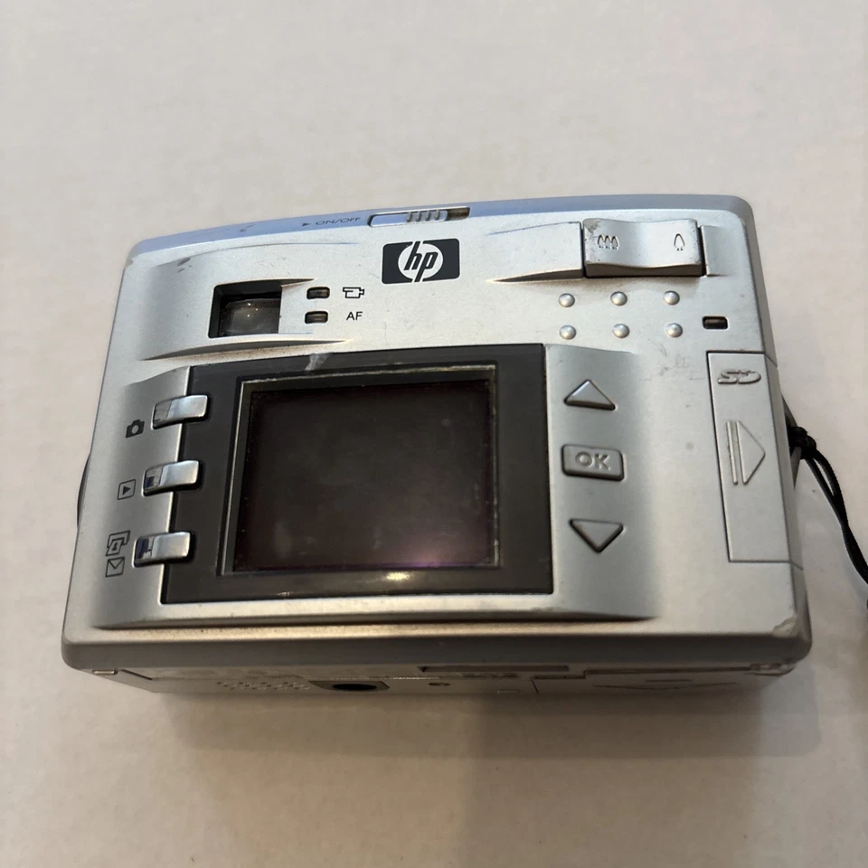 Camera HP PhotoSmart 735  3.2MP 5.8-17.4 Zoom Lens Digital Silver - Tested - Image 4 of 4