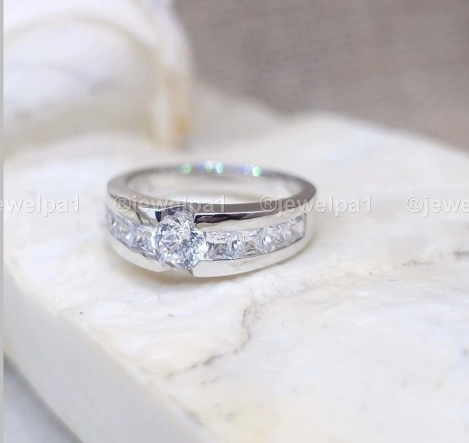 Anillo de boda moissanita para hombre de oro blanco sólido de 14 quilates excelente corte redondo 1,40 quilates Foto 4 de 4