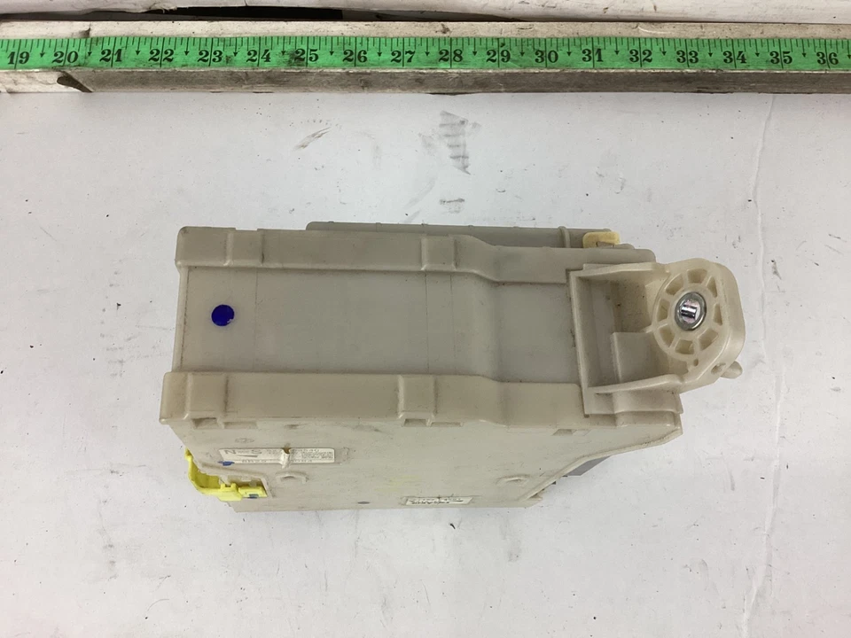 Lexus IS350 IS250 2006-2008 caja de fusibles lateral del pasajero OEM Foto 2 de 4