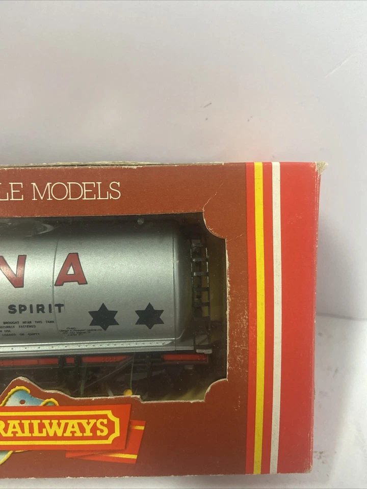 Hornby OO Gauge R115 FINA No.4 Tank Wagon - Image 3 of 4