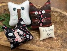 Primitive Christmas Cats Set of Three Kitties  Bowl Fillers Ornies
