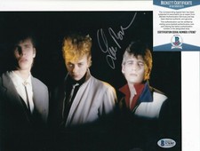 LEE ROCKER signed (CRAZY WHEN SHE DRINKS) STRAY CATS 8X10 BECKETT BAS V76387 LEE ROCKER signed (CRAZY WHEN SHE DRINKS) STRAY CATS 8X10 BECKETT BAS V76387