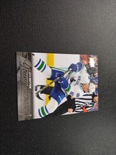 2015-16 Upper Deck Series 1 Young Guns Ben Hutton #232 RC *C54