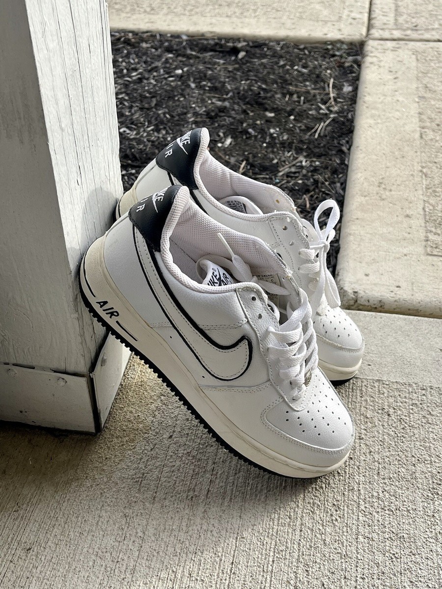 Vintage 2002 Nike Air Force 1 Low Sneaker 624040 White Black, Size
