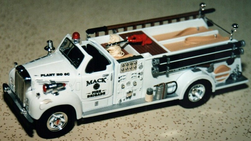 FIRST GEAR 1960 MACK B-61 OPEN CAB PUMPER -19-2338 MACK PLANT FIRE BRIGADE - 5C