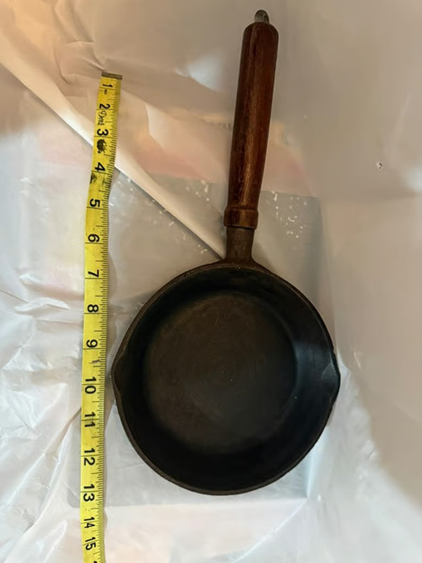Vintage Cast Iron Skillet with Wooden Handle — Made in Taiwan (8.5")
