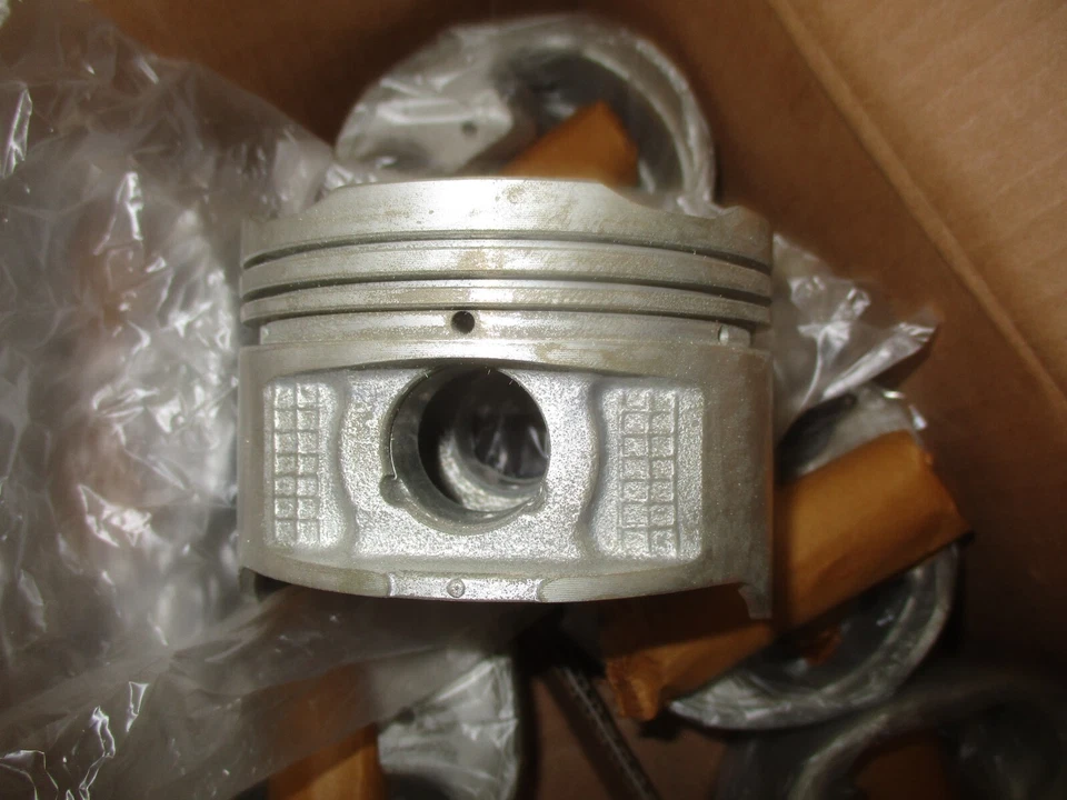 NUEVOS PISTONES TOPLINE PA A 33 PATO33 LEXUS-ES300 92-93 TOYOTA-CAMRY 92-93 .020 Foto 4 de 4