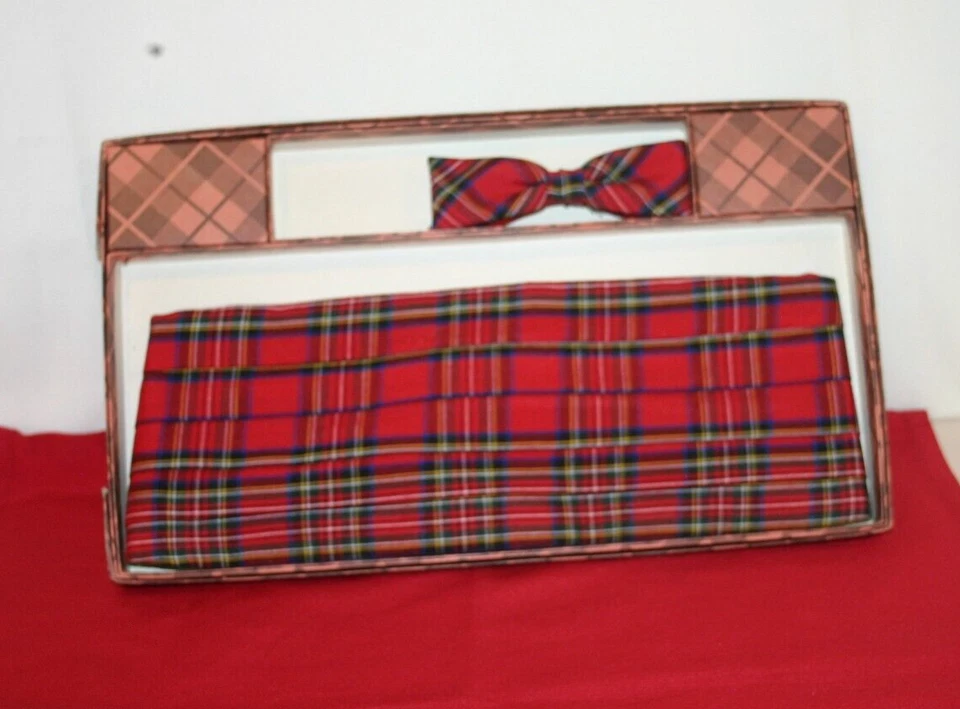 Vintage Christmas Red Plaid Pleated Cummerbund & Bow Tie Set R-989 - Image 2 of 4