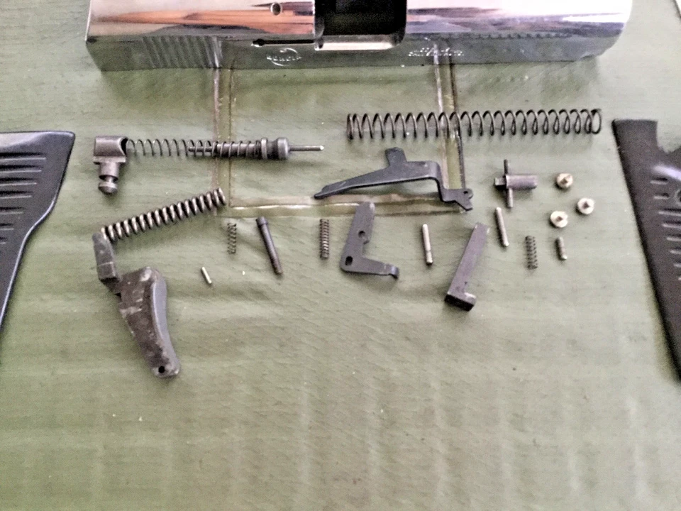 Lote piezas Lorcin L9 9mm - reconstruir/reparar piezas Foto 2 de 4