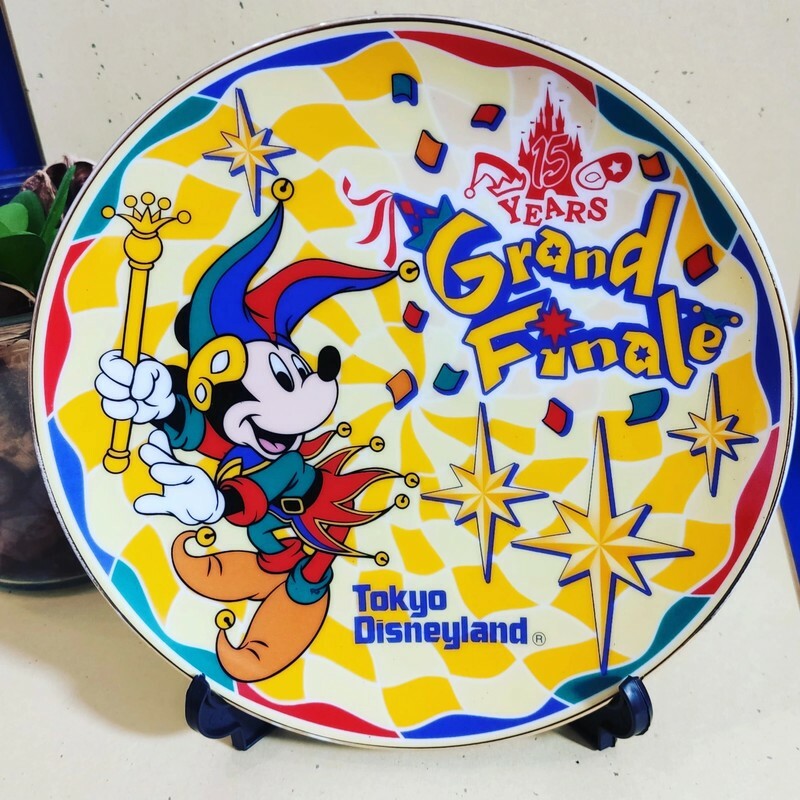 Assiette Tokyo Disneyland 15 ans souvenir nostalgique de la Grande Finale magique
