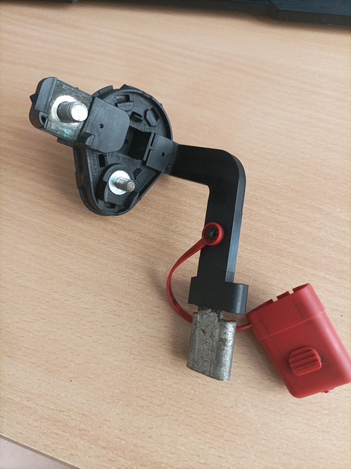 BMW E81 E82 E87 E90 E91 E92 E93 Engine Jump Point B Battery Live