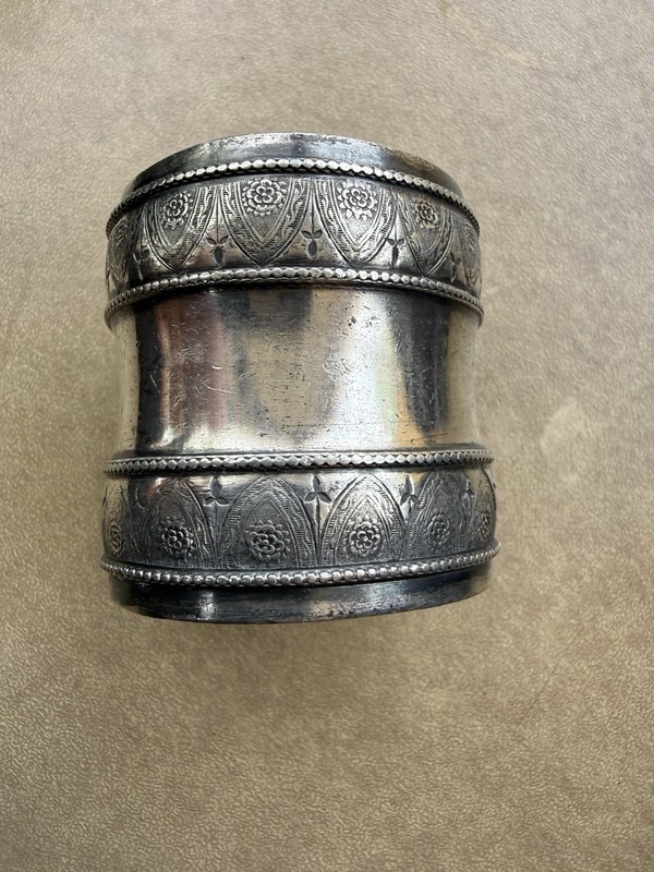 Antique Victorian Silver Plate NAPKIN RING Esthetic Style Floral Footed Engraved