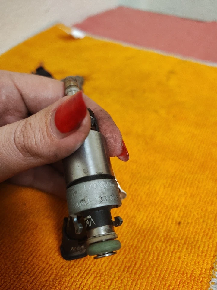 Juego de 4 inyectores de combustible Audi A4 2011-2013 Foto 4 de 4