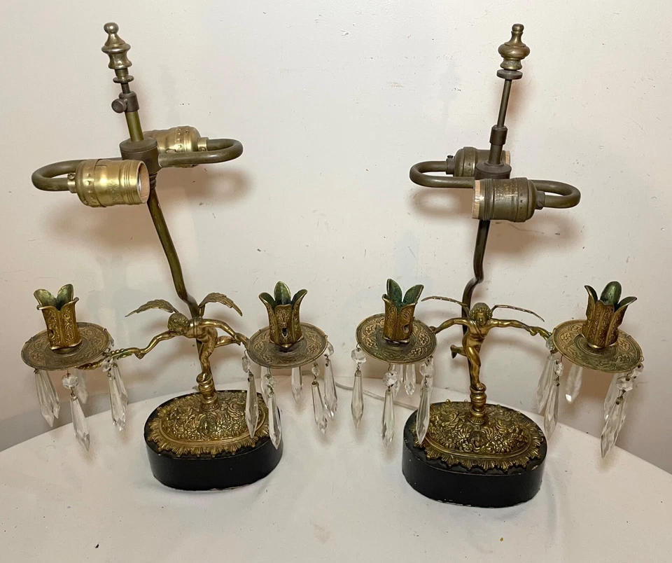2 lámparas de mesa antiguas ornamentadas estilo victoriano figurativo bronce madera ángel querubín Foto 2 de 4