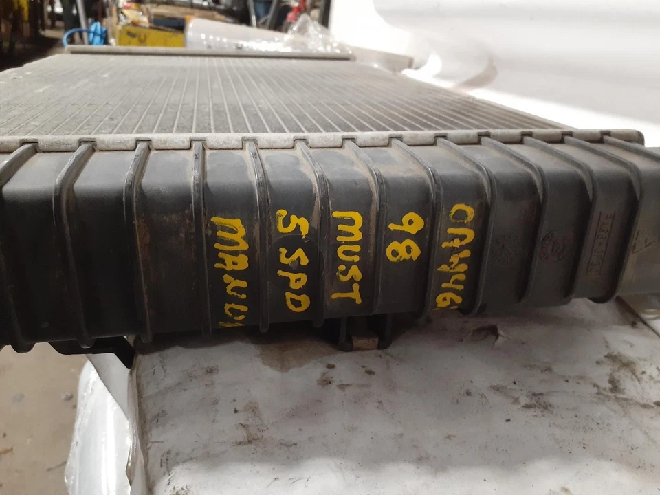 Used Radiator fits: 1998 Ford Mustang 6 cylinder MT Grade A Foto 3 de 4