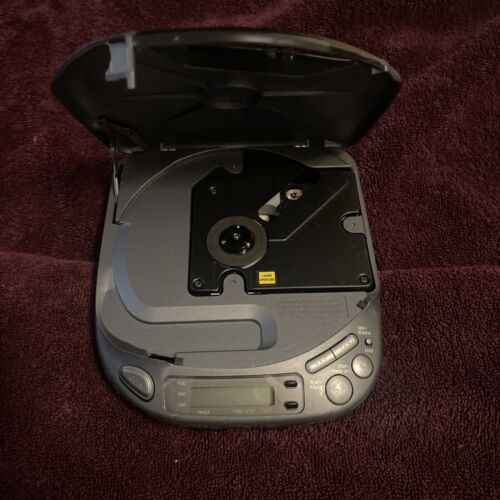 Aiwa XP-55 Portable CD Player EASS Anti Skip 1Bit WORKS! - Picture 2 of 3