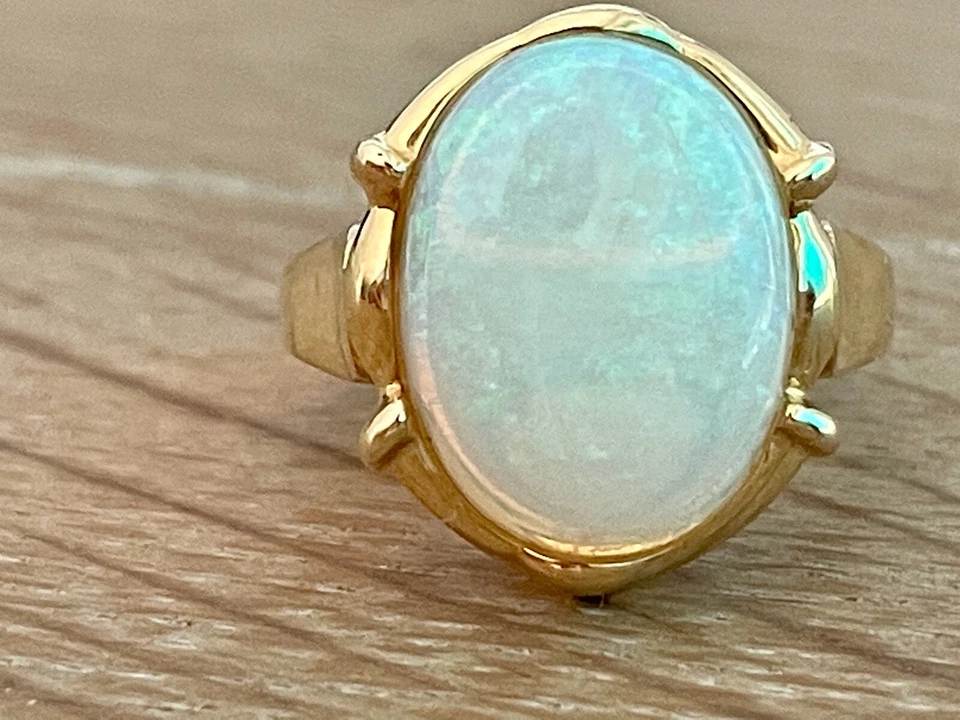 RING mit OPAL 750 / 18K GOLD Gr.53