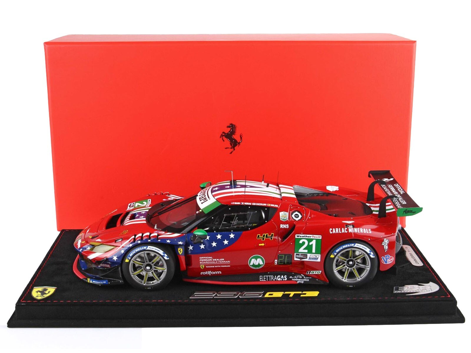 МОДЕЛЬ FERRARI 296 GT3 21 24H DAYTONA 2024 И ВИТРИНА 118 ОТ BBR P 18249 89290₽