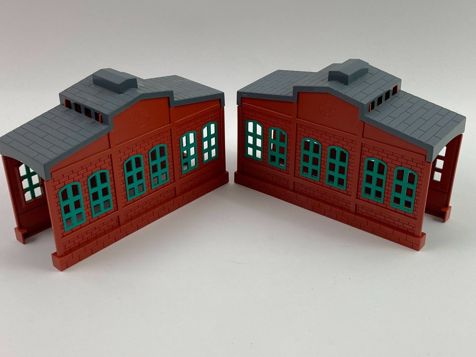 Set of 2 Engine Shed Station Tunnels Thomas & Friends TOMY Trackmaster 2004