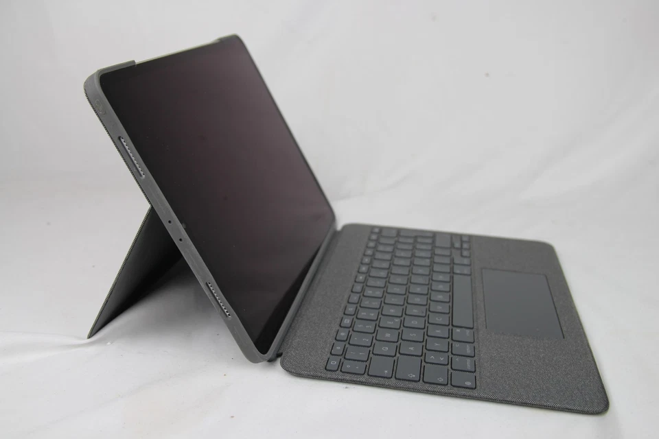 Apple iPad Pro 12,9" 2021 M1 128 GB WiFi + Cellular mit Logitech ComboTouch - Bild 2 von 4